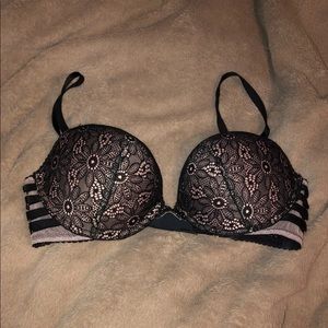 NWOT Victoria Secret Bra 32D